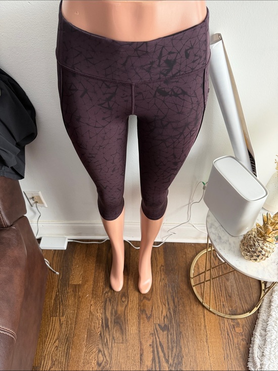 lululemon athletica Pants - lululemon athletica Dark Plum Patterned Cropped Leggings